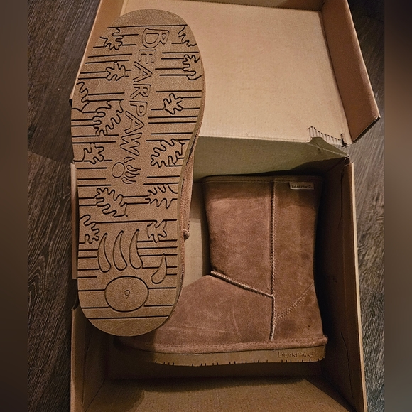 Bearpaw Emma short boots- women's size 9, color- hickory - Picture 4 of 4